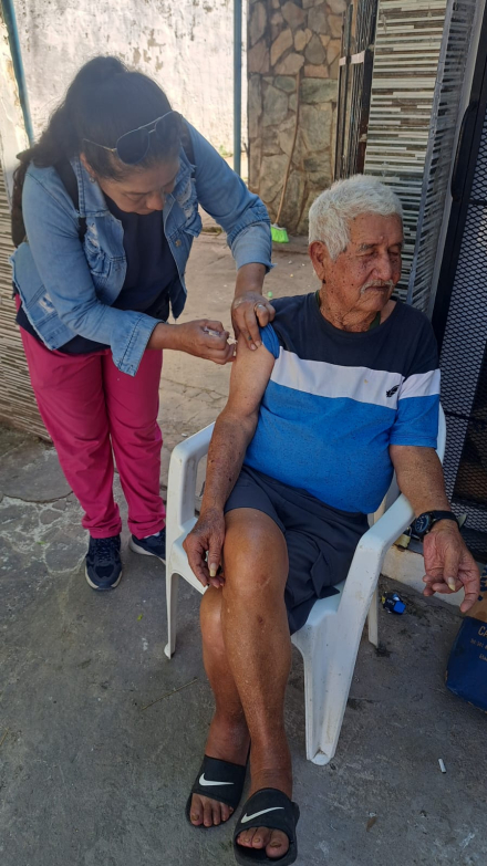 Vacunación casa por casa Villa Hermosa.jpeg