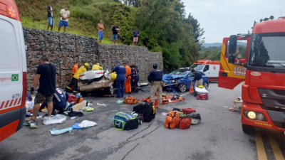 Familia correntina que viajaba a Brasil sufrió violenta colisión y murió una mujer