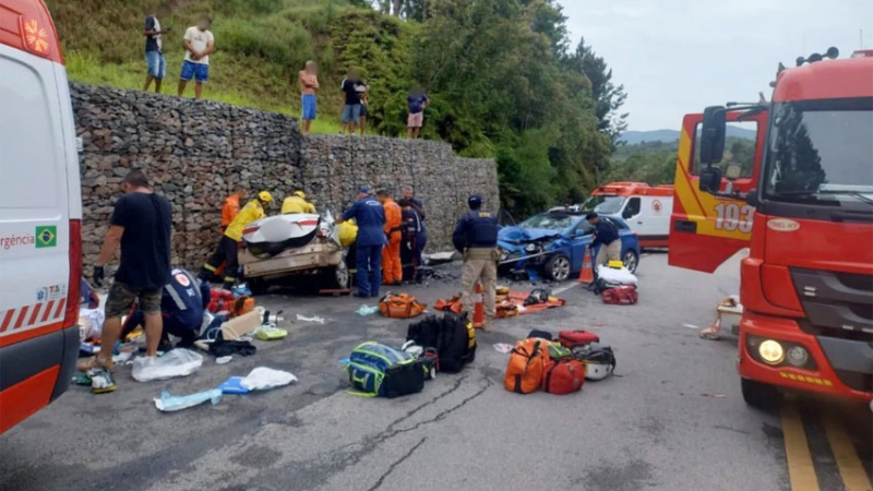 Familia correntina que viajaba a Brasil sufrió violenta colisión y murió una mujer