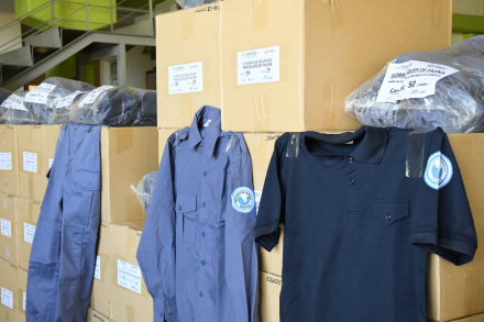 entrega de uniformes policiales confeccionados por Fontex (4).jpg