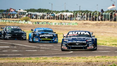 El motor del Ford Mustang dijo basta y Carabajal se quedó con las manos vacías