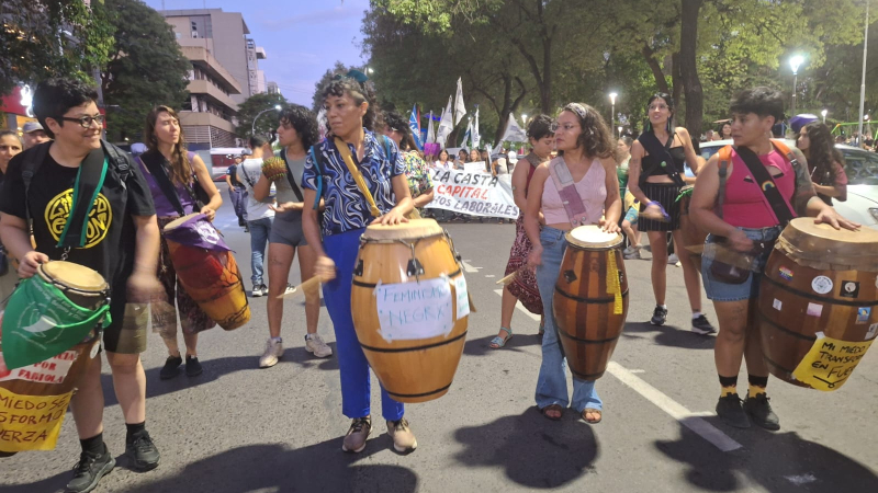 Precarización del cuidado y caída del consumo, la agenda en la marcha de las mujeres