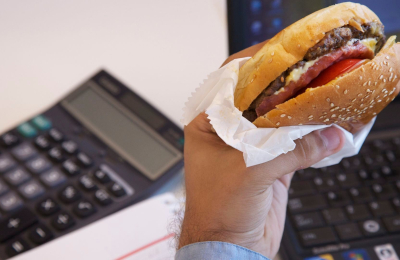 En el NEA, más del 60% de los asalariados se saltea comidas o ingiere alimentos poco nutritivos