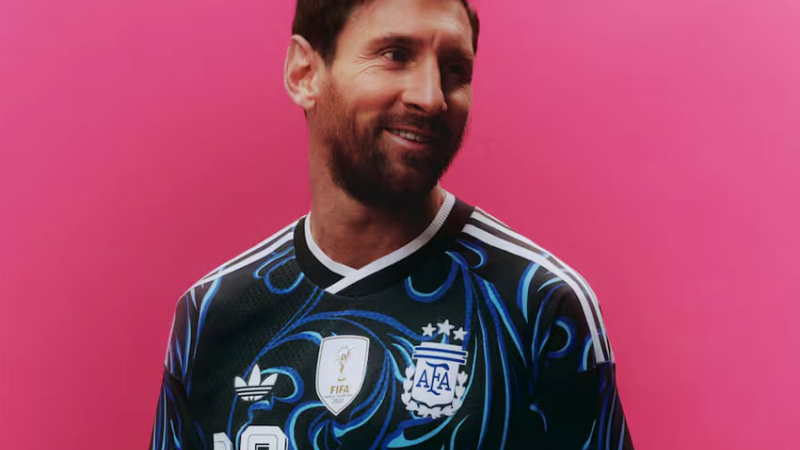 Presentaron la camiseta alternativa que usará la selección en el Mundial