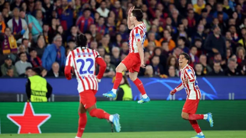 Con un golazo de Julián Álvarez, Atlético de Madrid venció al Barcelona