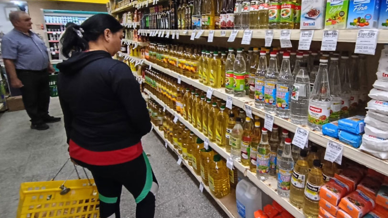 Ante el aumento del precio del aceite las familias comienzan a reutilizar y reciclar