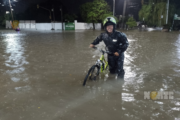 Transitar por Resistencia en medio de la intensa lluvia, una odisea