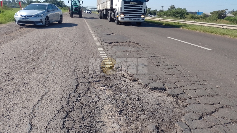 Tres ofertas para el bacheo de los 42 kilómetros de la autovía nacional 16
