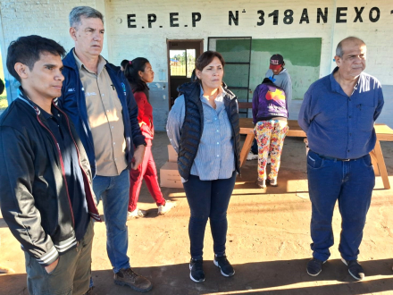 entrega de módulos alimentarios a familias aborígenes.jpg