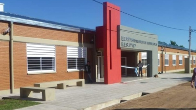 Retiraron a los alumnos de la EEP 159 tras una explosión eléctrica en un aula