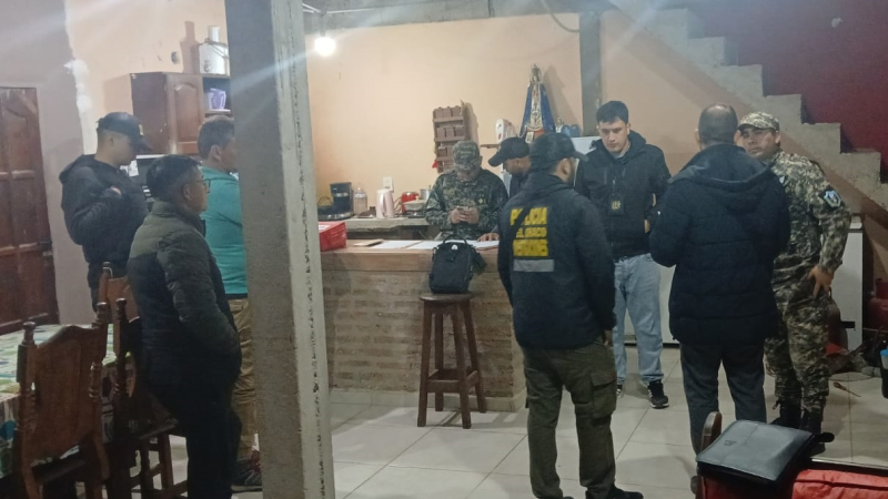 Fuerte giro en el caso Axel González: cuatro detenidos tras allanamientos en Fontana y Tirol