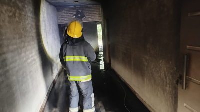 Bomberos evitaron que un incendio destruyera por completo una vivienda