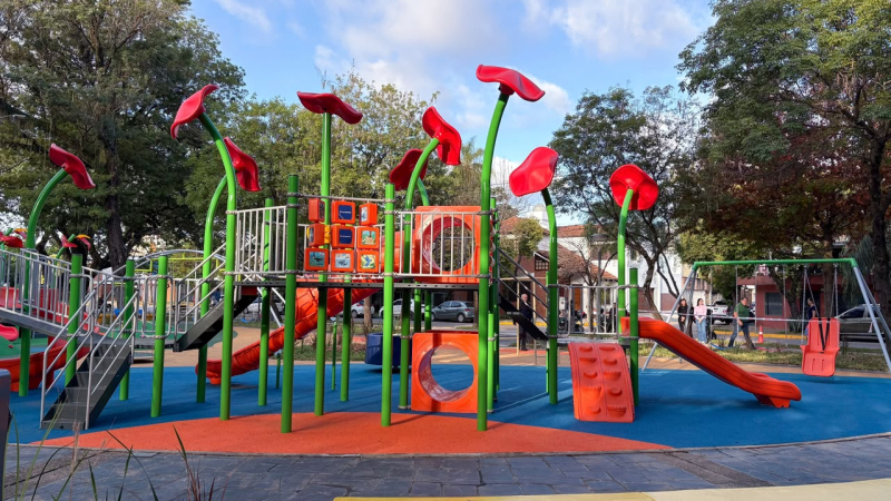 Zdero y Nikisch inauguraron la renovada Plaza 12 de Octubre y destacaron el trabajo conjunto