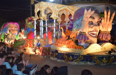 Entre carrozas, inmigrantes y tradición: Las Breñas busca brillar ante todo el país