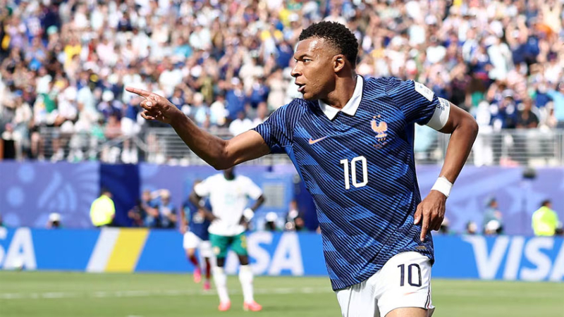Francia impuso su jerarquía y derrotó a Senegal en su debut