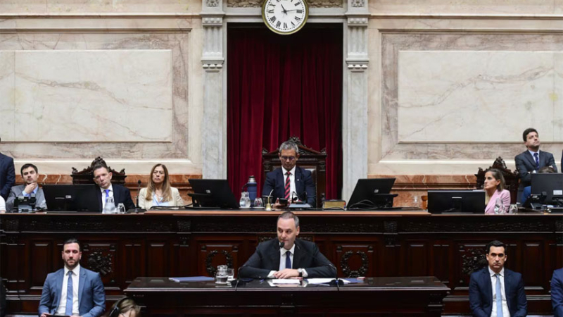 La LLA levantó la sesión de mañana para evitar la interpelación a Adorni