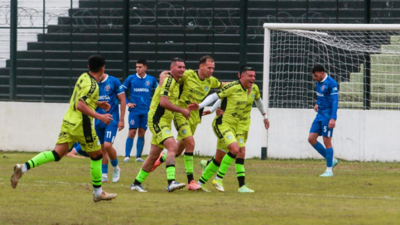 Defensores de Vilelas lo dio vuelta ante "Sol" y se prendió en la pelea