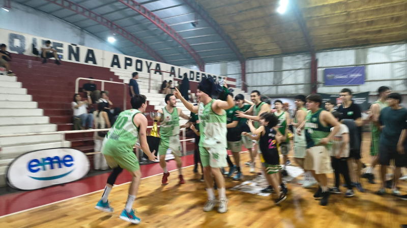 Hindú Club mostró su chapa oficial y gritó campeón del oficial