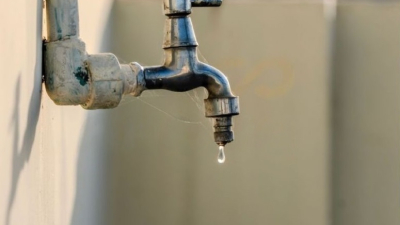 Vecinos de Puerto Tirol esperan la normalización del servicio de agua
