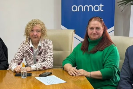 nelida-agustina-bisio-y-gabriela-mantecon-fumado
