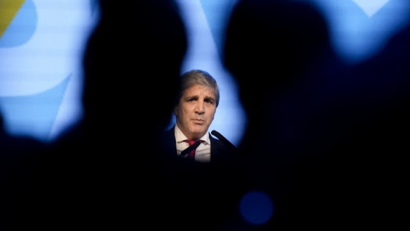 La UIA rechazó dichos de Caputo, quien acusó de "tarados" a los defensores de la industria