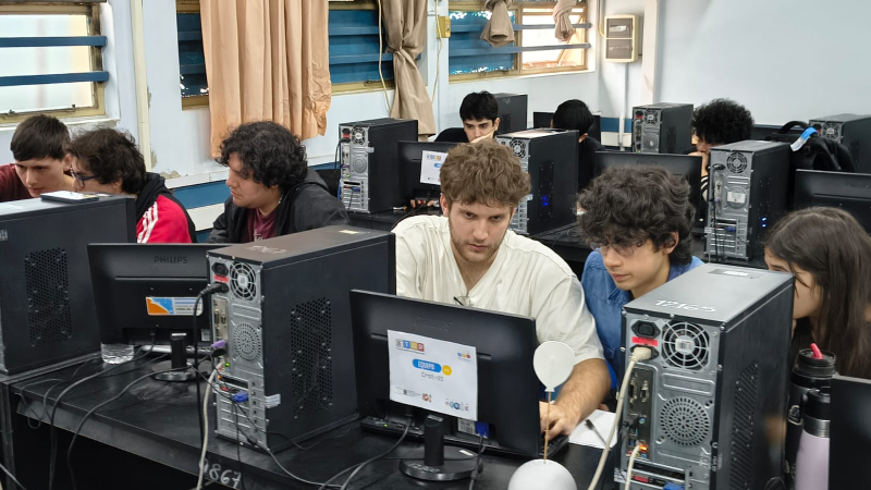 La UTN Resistencia reunió a jóvenes de la región en un desafío de programación