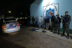 Los descubrieron con 280 kilos de carne y cayeron tras intentar huir de la Policía
