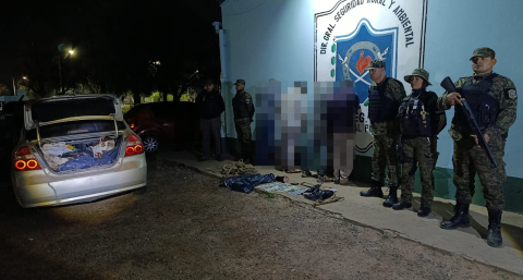 Los descubrieron con 280 kilos de carne y cayeron tras intentar huir de la Policía