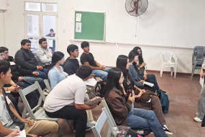 Capacitan en orientación laboral en el centro comunitario de Villa del Parque
