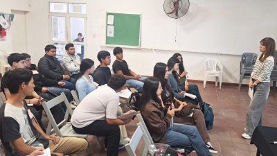 Capacitan en orientación laboral en el centro comunitario de Villa del Parque