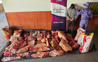 Detuvieron a un comerciante con carne guardada en el baño