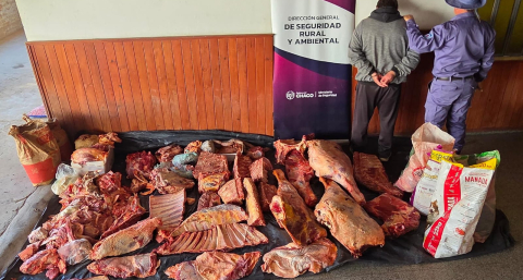 Detuvieron a un comerciante con carne guardada en el baño