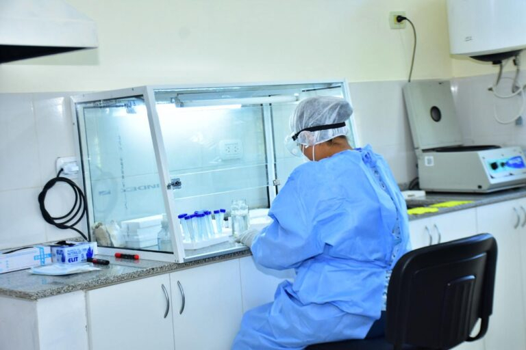 laboratorio-COVID-768x512
