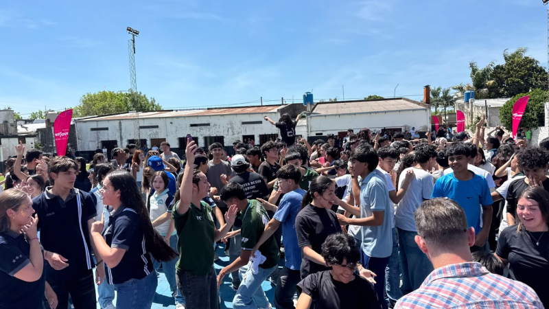 Más Futuro llegó a Colonia Elisa para reconocer el esfuerzo de los estudiantes chaqueños