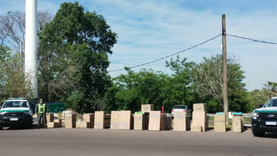 Decomisan mercadería de contrabando valuada en $28 millones, cuatro armas de fuego y más de 600 municiones