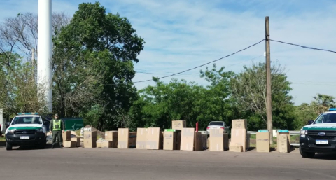 Decomisan mercadería de contrabando valuada en $28 millones, cuatro armas de fuego y más de 600 municiones