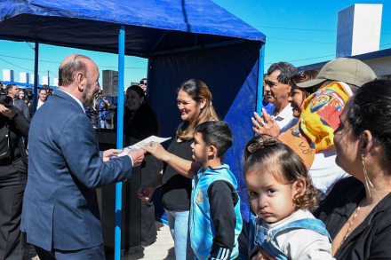 entrega viviendas_Laguna Blanca (23)