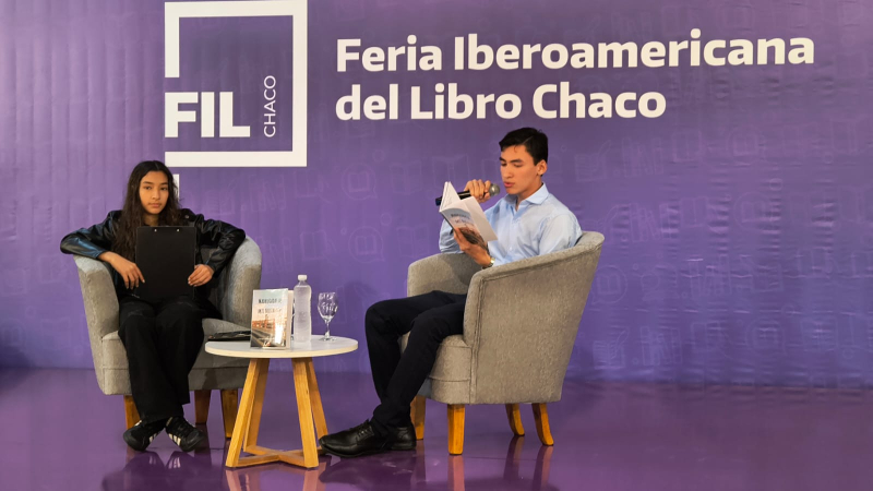 César Maciel presentó su primer libro en la FIL Chaco 2026