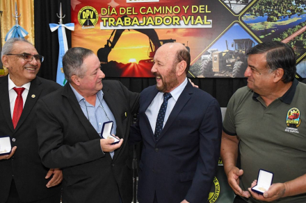 Insfran entregó reconocimientos a trabajadores viales de larga trayectoria en la institución