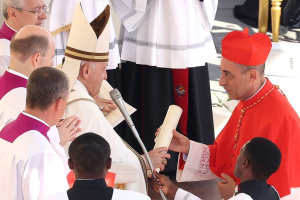 El Vaticano anunció que publicará "El diario personal del papa Francisco"