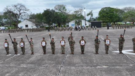 Acto homenaje a los héroes de la defensa del RIMte 29 -1