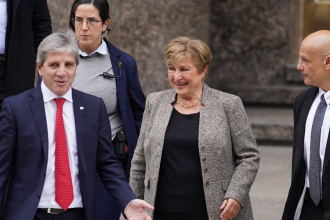 Va en busca de nuevos préstamos del FMI y el Banco Mundial