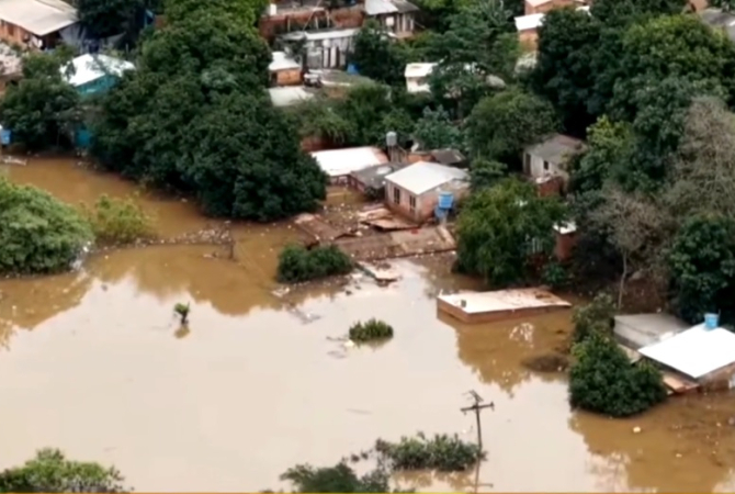 Por las inundaciones, una mujer murió y hay más de 1200 evacuados en Ciudad del Este