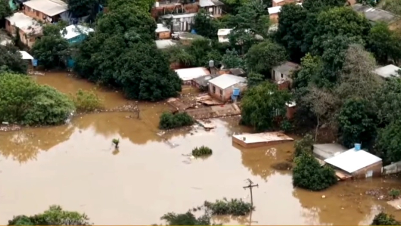 Por las inundaciones, una mujer murió y hay más de 1200 evacuados en Ciudad del Este