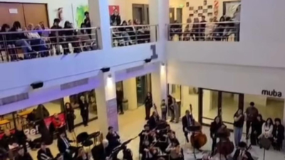 Una orquesta que se apaga en el escenario y en la institución