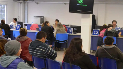 El gobierno lanzará nuevos retiros voluntarios para achicar el Estado
