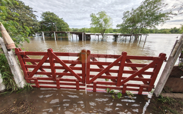 La creciente golpea a los vecinos de Puerto Vilelas