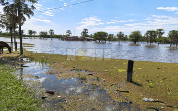 La creciente golpea a los vecinos de Puerto Vilelas