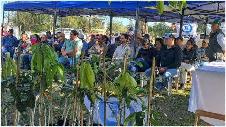 3--Estudiantes,-productores-paipperos,-técnicos-y-autoridades-locales-participaron-de-las-jornadas-de-capacitación-sobre-el-cultivo-de-mango-en-Laguna-Naineck-y-Riacho-He-Hé
