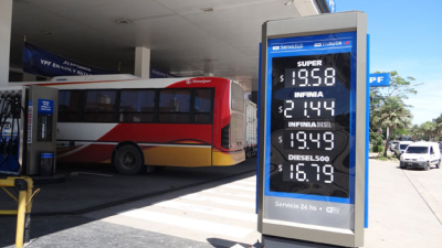 Estaciones mantienen los precios de combustibles pero se preparan para remarcar